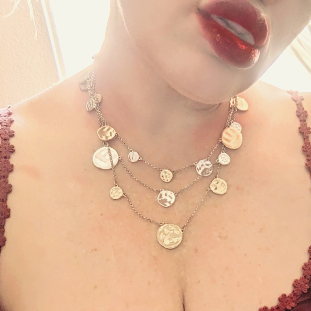 NWOT Gorgeous modern two toned 3 tier necklace